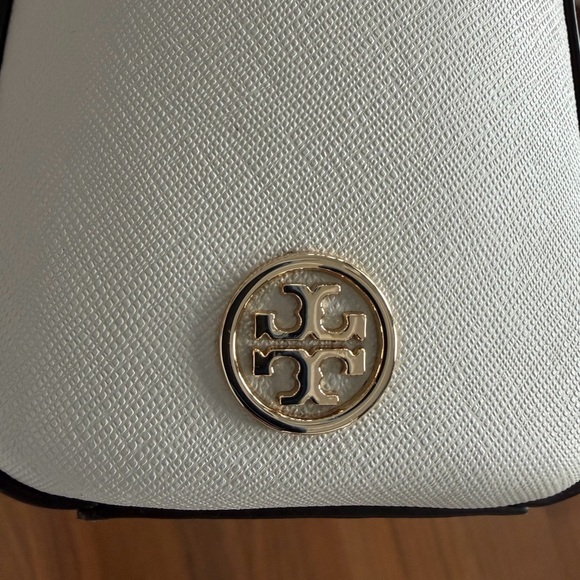 Multicolor Embroidery Patterned Purse with Shoulder Strap. White satin lining. - Picture 5 of 9